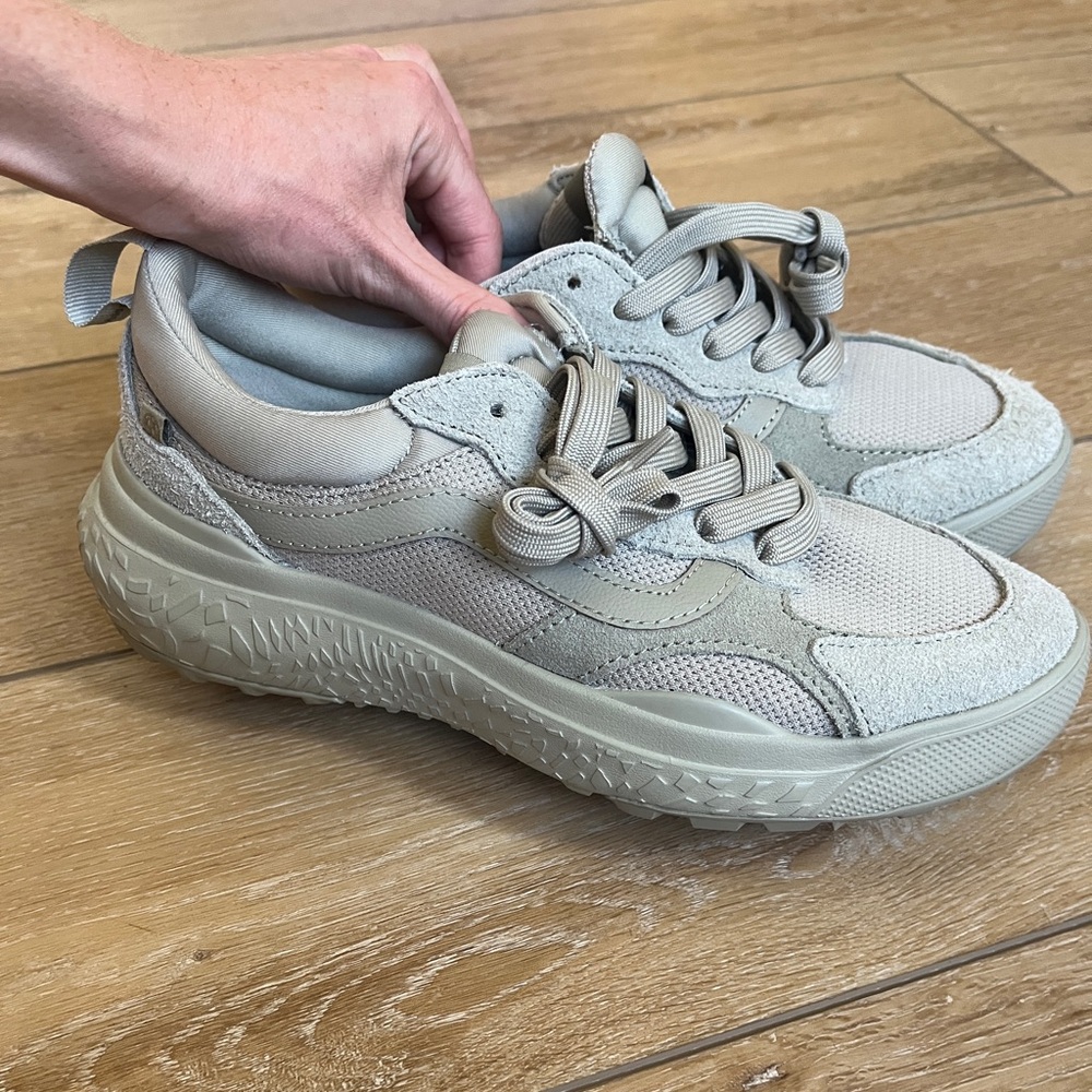 Vans MTE EXO ultrarange vr3 sage sneakers NWOT women’s size 9
